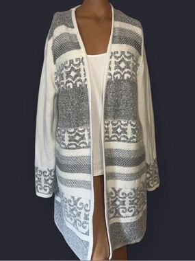 Christopher & Banks Gray and White Open-Front Patterned Cardigan